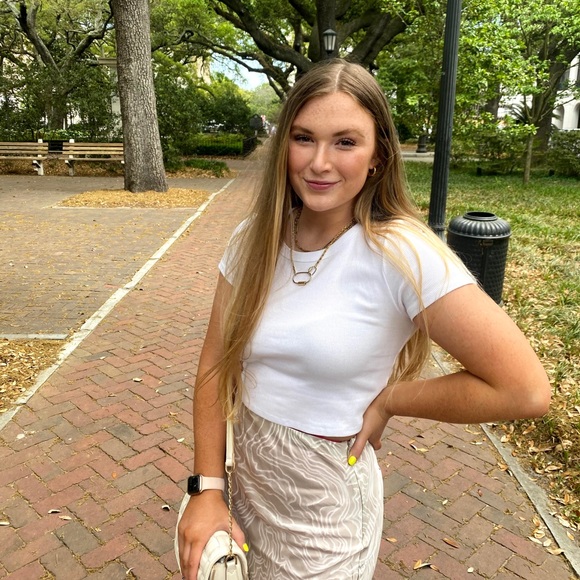 Meet your Posher, Katie - Picture 1 of 2